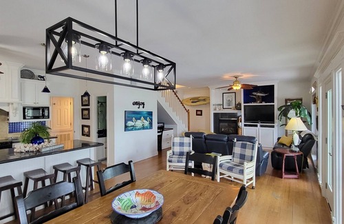 Isla Del Sol House | A Reel Good Spot! Spacious 5 bdrm/king beds/bunk