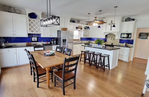 Isla Del Sol House | A Reel Good Spot! Spacious 5 bdrm/king beds/bunk
