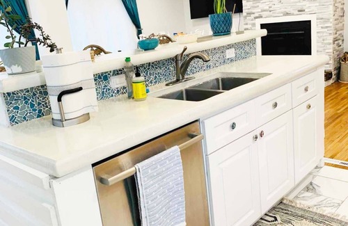 Washington Square West House | A Regal Retreat- Exclusive Parking Prime Local