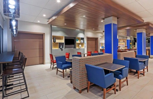 Chanute House | A Relaxing and Fun Escape! Perfect for Family
