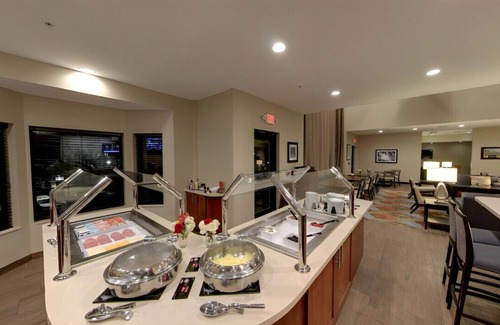 Bryant Pattengill East House | A Relaxing Retreat Experience! W/ BBQ Grills