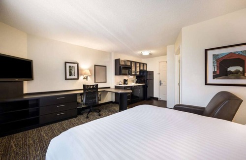 Troy Resort | A Relaxing Vacation in Detroit, Kitchen Available, Pet-Friendly Property!