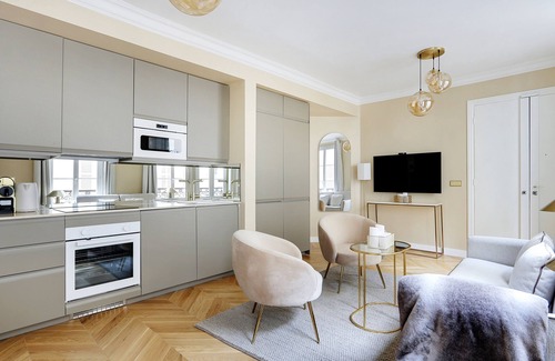 Madeleine Apartment | A Remarkable 2-BR/2BA in Opéra- Saint-Lazare