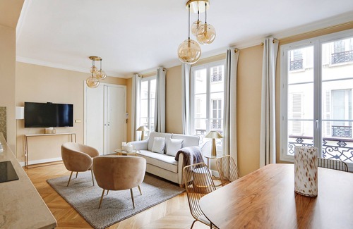 Madeleine Apartment | A Remarkable 2-BR/2BA in Opéra- Saint-Lazare