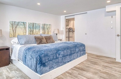 Brantford Apartment | A+ Remote Work Friendly w/ King Bed, Monthly Stays