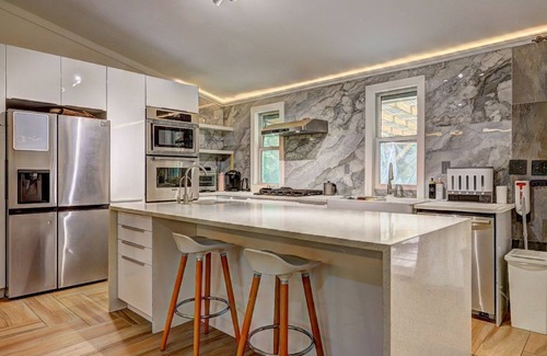 Atlanta House | A Retreat Home of 4-bedrooms Conviniently Located in the Heart of Atlanta