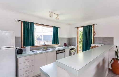 Aireys Inlet House | A RIVER BED COTTAGE - Relax and unwind in this spacious cottage by the river
