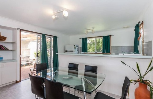 Aireys Inlet House | A RIVER BED COTTAGE - Relax and unwind in this spacious cottage by the river