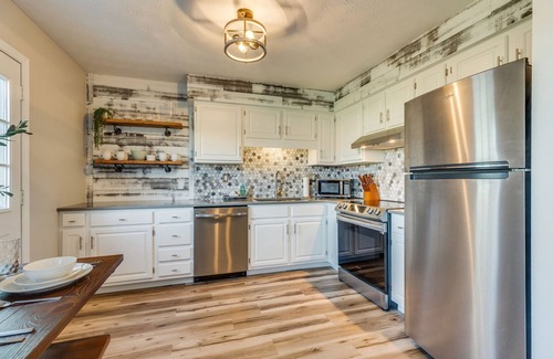 Elizabethton Condo | "A River Runs Near It" beautifully updated townhouse in Elizabethton, Tennessee
