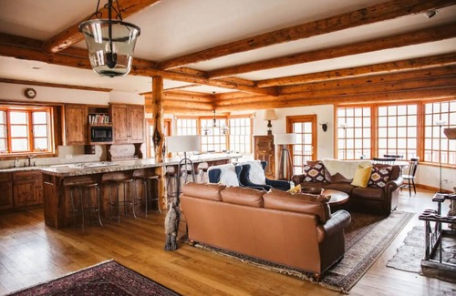 Montrose House | A River Runs Through It - Log Home, Garage Game Room, 50 Acres, 3 Min to Town