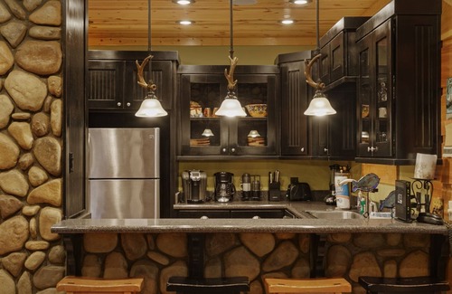 Helen Cabin | A River Runs Thru It - Elegant Riverfront Cabin on the Chattahoochee River