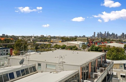Footscray Apartment | A River-side 2bdm Footscray Oasis + Parking