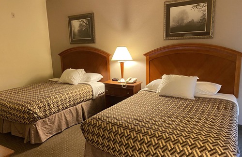 Fairplay Hotel | A Riverside Inn Travelodge by Wyndham