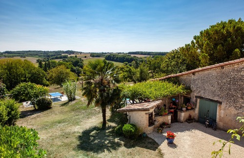 Montmoreau-Saint-Cybard Cottage | a romantic and very peaceful authentic French farm near dordogne