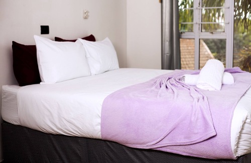 Umhlanga Villa | A ROMANTIC HERRWOOD VILLA