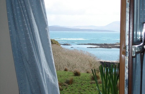 Caherdaniel Apartment | A romantic hideaway for two in a stunning seaside location near Caherdaniel