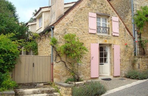 Domme House | A romantique pittoresque house located inside the fortified walls of Domme.