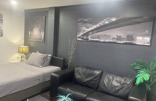 Shepparton South Bed & Breakfast | A room designed with a motel concept in a residential area.