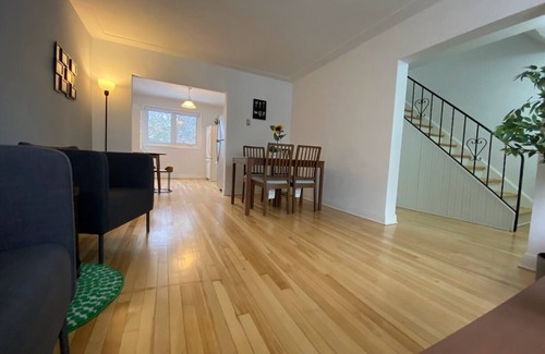 Ottawa Division House | A Room near Ottawa Downtown
