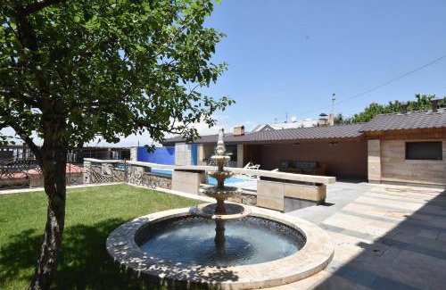 Nork-Marash Villa | A Royal Luxury Villa In Center With Two Swimming Pools, Sauna and Jacuzzi.