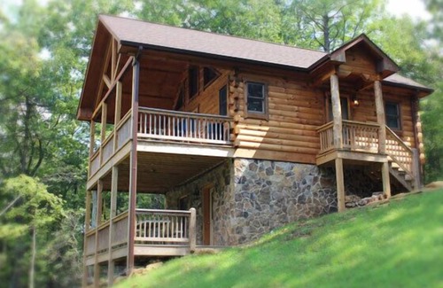 Stanardsville Cabin | A Rustic-Chic Cabin Hideaway at the Doorstep of the Shenandoah National Park