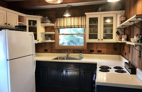 Mills River House | A Rustic Getaway Just Minutes from Pisgah National Forest