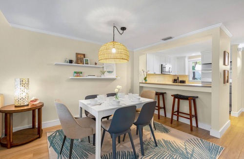 Bahama Village House | A SALTWATER REMEDY ~ 2 BR/2.5 Ba Townhome Truman Annex w/Shared Pool!