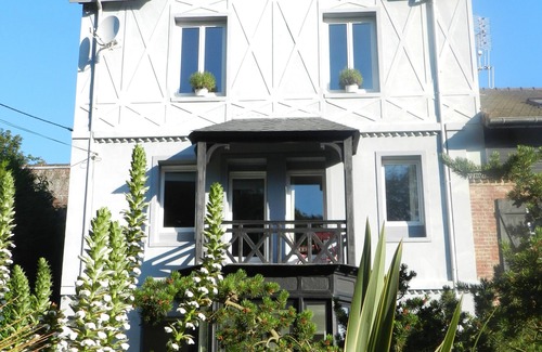 Hautot-sur-Mer Apartment | A sea view gîte, near the beach, in Pourville sur mer, 2 to 6 people