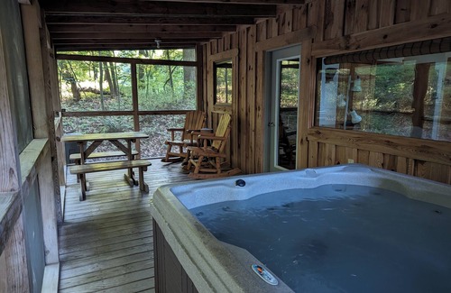 Rockbridge Cabin | A secluded couples retreat set in a mature forest in the beautiful Hocking Hills