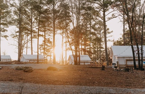 Silver Creek RV Rental | A secluded haven on 5,000 acres in NW Georgia, just 45 minutes from Atlanta and Chattanooga, and a quick 10-minute drive to downtown Rome. Explore private trails along the Etowah river, bask in wildlife, and gaze at mesmerizing stars. Your perfect es