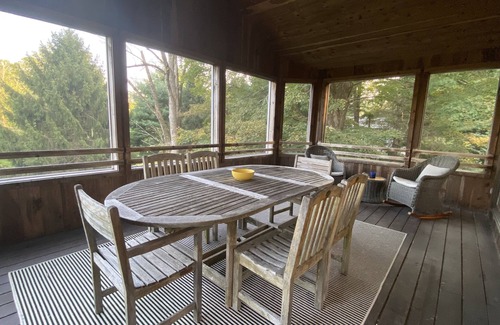 Redding Ridge House | A Secluded Modern Getaway