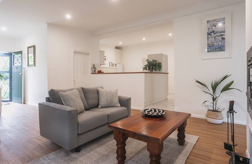 Back Valley Cottage | A secluded rural cottage in lovely gardens minutes from the beach