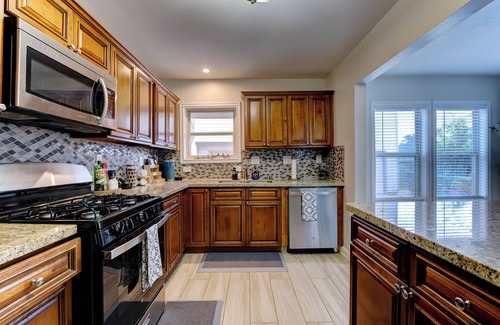MacGregor Apartment | A Serene 3-bedroom home with private fence and gate in vibrant Houston