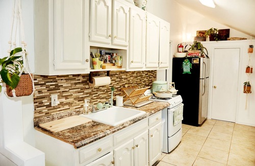 Queens House | A serene bungalow just one block from the beach