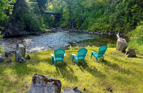Arlee House | A serene, rustic farmhouse nestled on the banks of the Jocko River. Perfect for nature lovers, this cozy getaway offers peace, privacy, and stunning outdoor spaces to immerse yourself in the beauty of Montana.