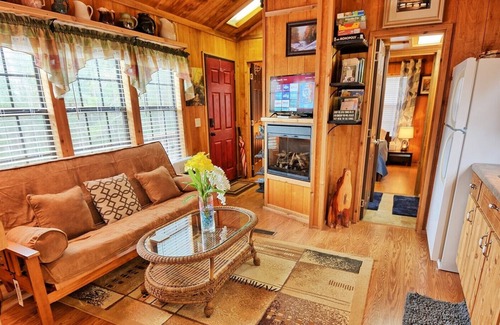 Laurel Springs Cabin | A Serenity Cabin-1 BR Tiny Home, Pet Friendly with Fenced Yard, AC, WIFI