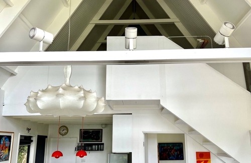 Walkerville House | A shaped beach house located on the edge of Waratah Bay close Wilsons Promontory