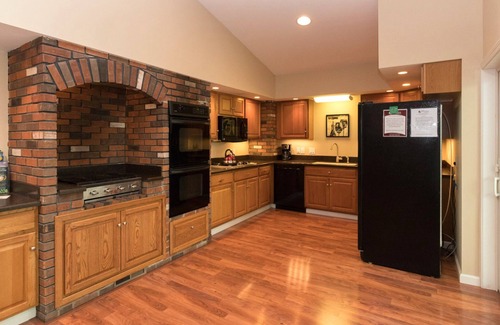 Town of Varick Cottage | A Shore Thing: Breathtaking Panoramic Views and Spectacular Design Await You!