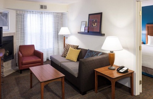 San Bernardino House | A Short Drive Away from Glen Amphitheatre! 3 Family-friendly Suites, Breakfast