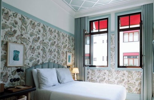 Centro / Baixa Hotel | A short drive away from Ingleses Beach! Comfortable City View Unit! Pool Access!