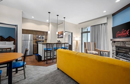 Tannersville Hotel | A Short Drive from Mountain View Park! 2 Queen Suites w/Mountain Views!