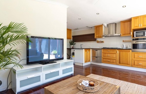 Kallaroo House | A short trip to the beach - Self Contained