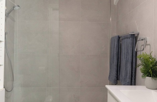 Kallaroo House | A short trip to the beach - Self Contained