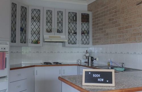 Black Head Apartment | A short walk to Black Head Beach, park with bbqs & amenities, shops and cafes