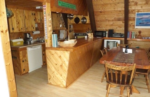 Darnley Cottage | A short walk to one of the world's best beaches, sleeps 8