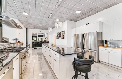 Cameron House | A showpiece, modern, lake-view marvel w/Hot Tub, Chef's Kitchen