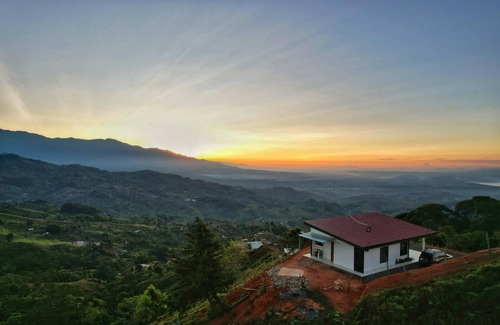 Berlin House | A single-family home w/a serene view. Nonsmoking and pet-friendly environment.