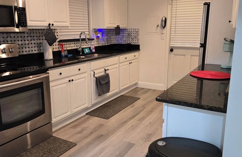 Miami Gardens House | A single family home near beaches, Miami Dolphins Stadium & shopping outlets.