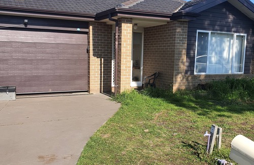 Wyndham Vale House | A single room is available in a spacious, well-furnished house.