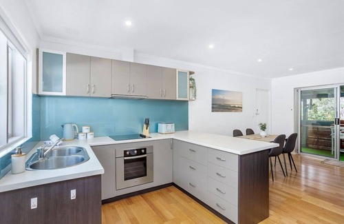 Scarborough Apartment | A skip, hop & a jump to Scarborough Beach!